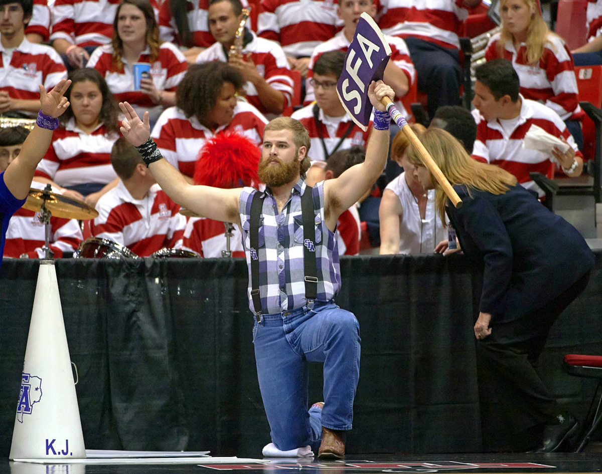 Stephen-F-Austin-Lumberjacks-mascot-op5z-117459.jpg