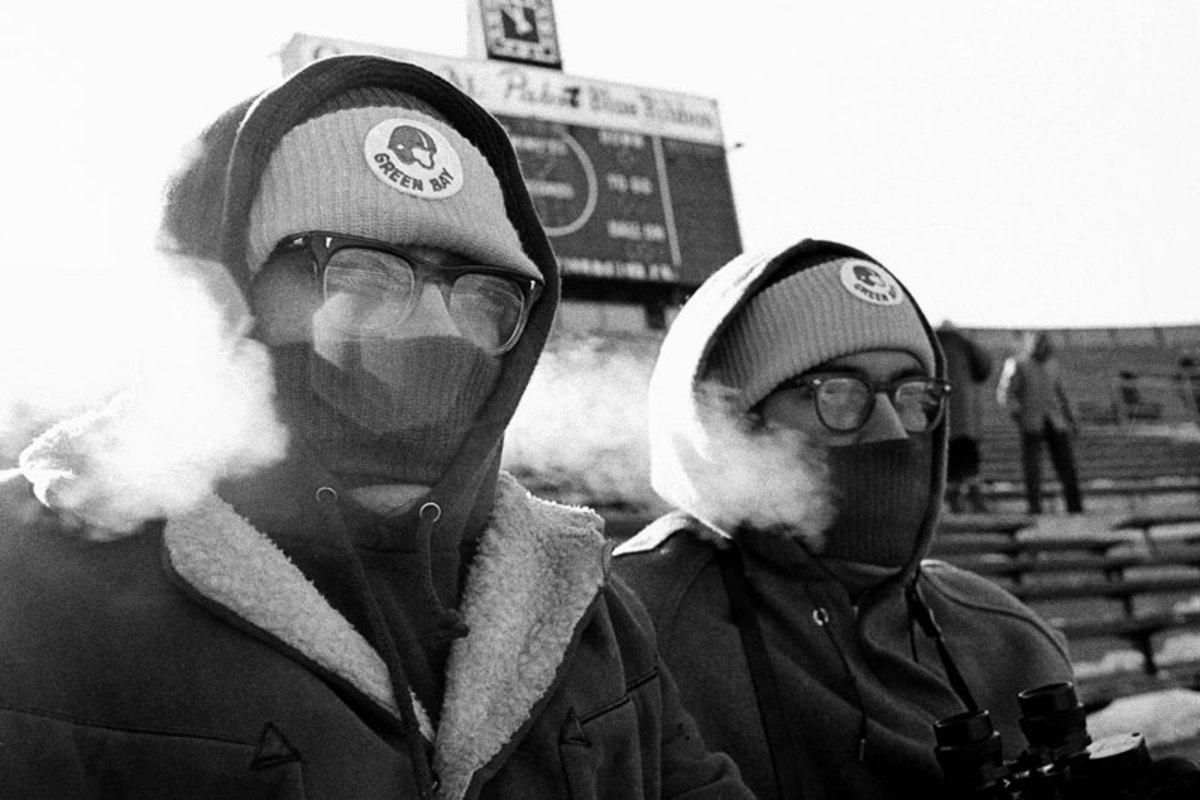 ice-bowl-fans-2-800-ap.jpg