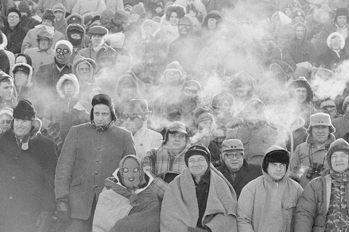 ice-bowl-fans-1-800-nl.jpg