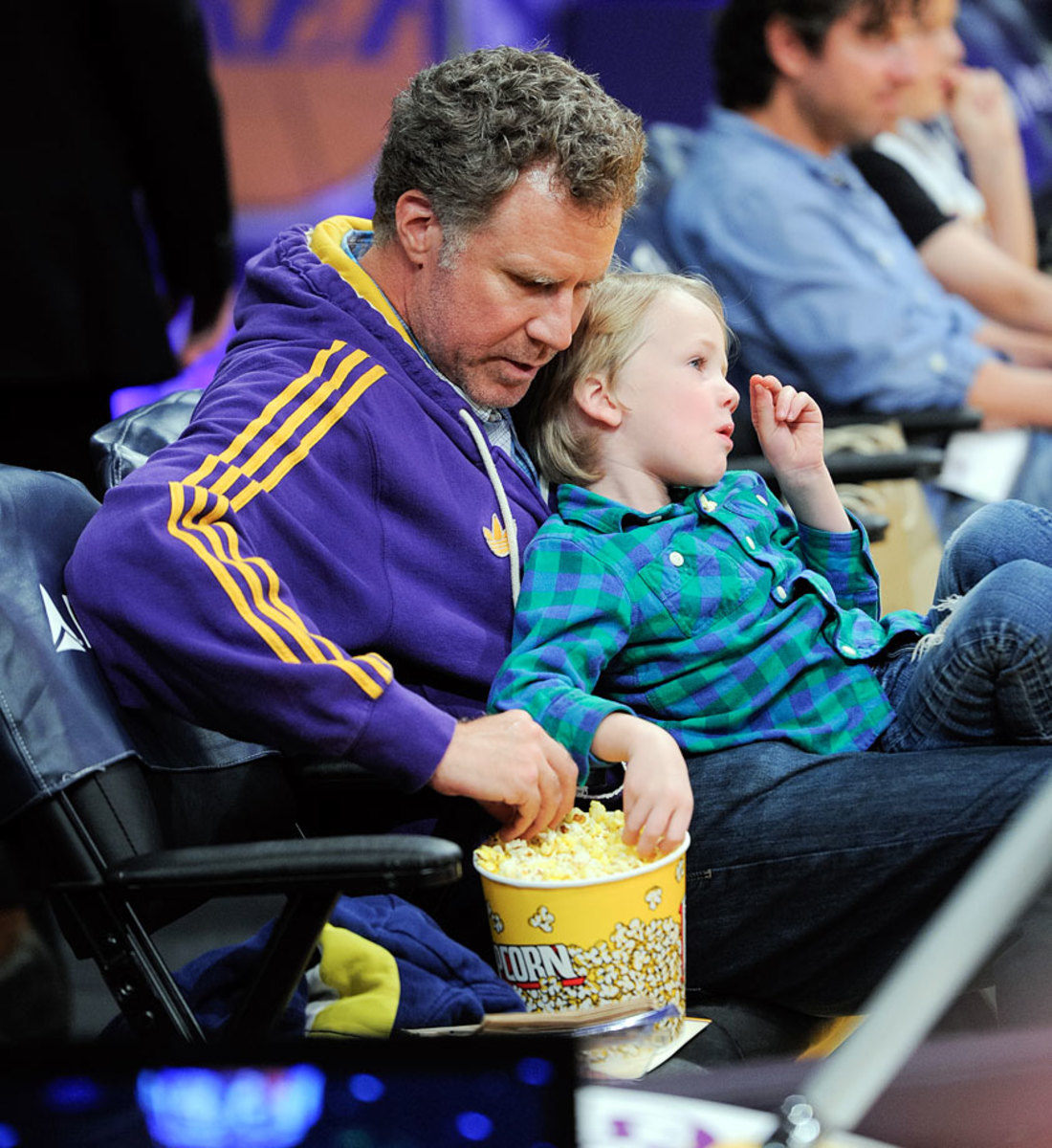 2014-will-ferrell-son-axel-lakers-game.jpg