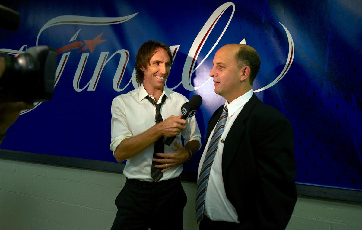 Steve Nash and Jeff Van Gundy at the 2009 NBA Finals.