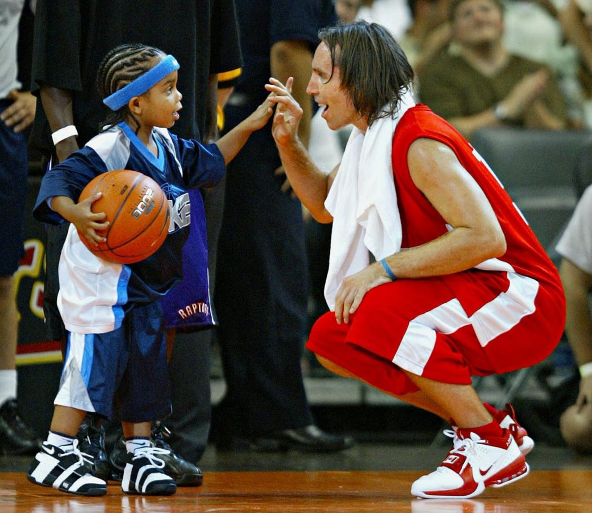 2005-Steve-Nash-young-fan.jpg