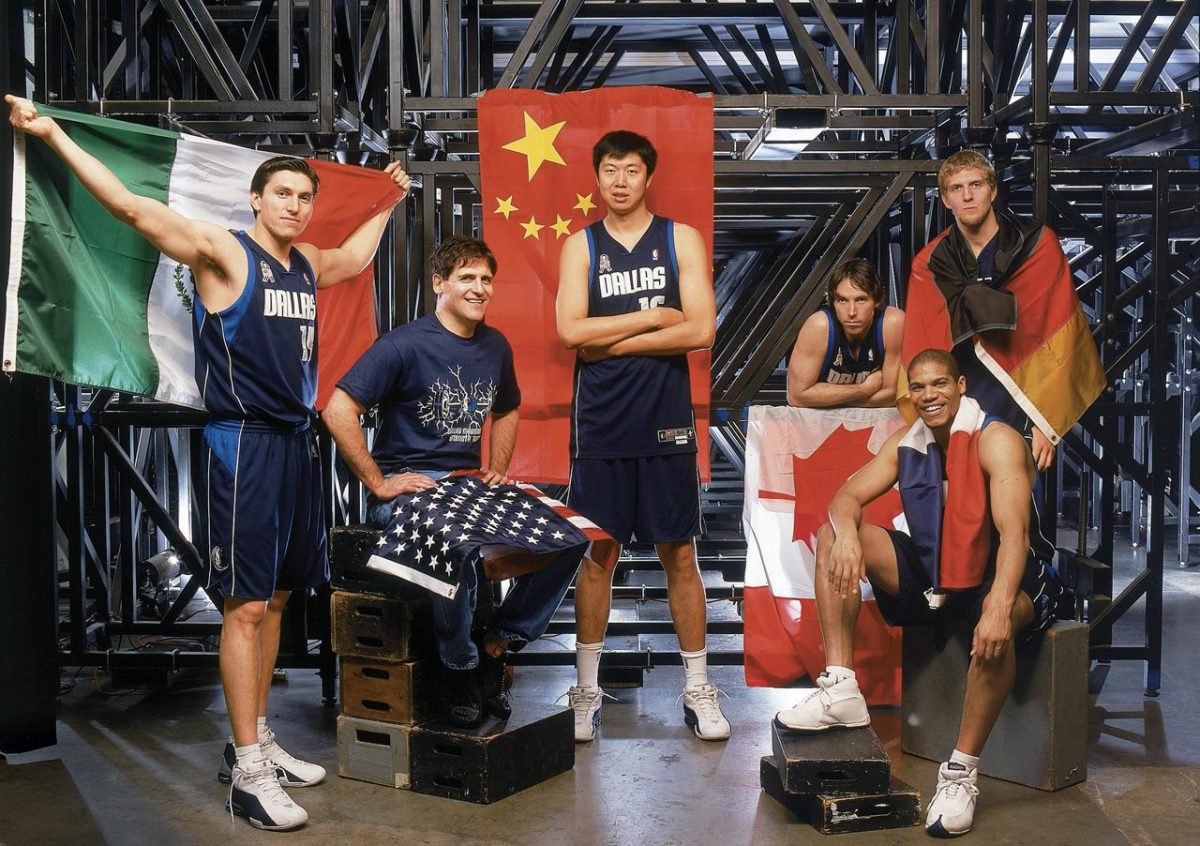 2002-Steve-Nash-Mark-Cuban-Eduardo-Najera-Wang-Zhizhi-Tariq-Abdul-Wahad-Dirk-Nowitzki-001251586.jpg