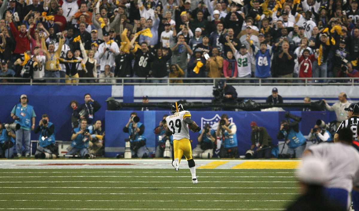 Nary a Seahawk in sight as Parker heads for home.