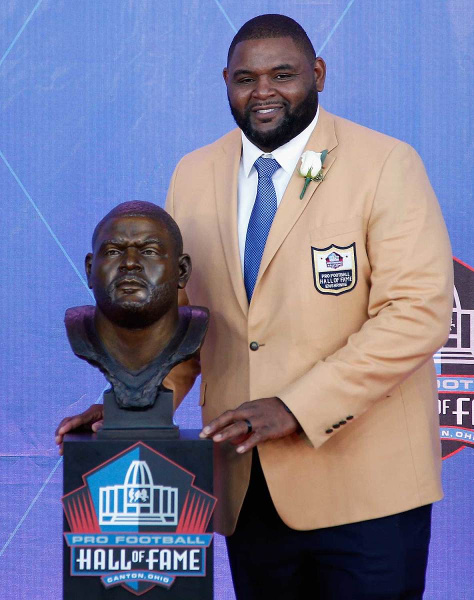 Orlando-Pace-Hall-of-fame-bust.jpg