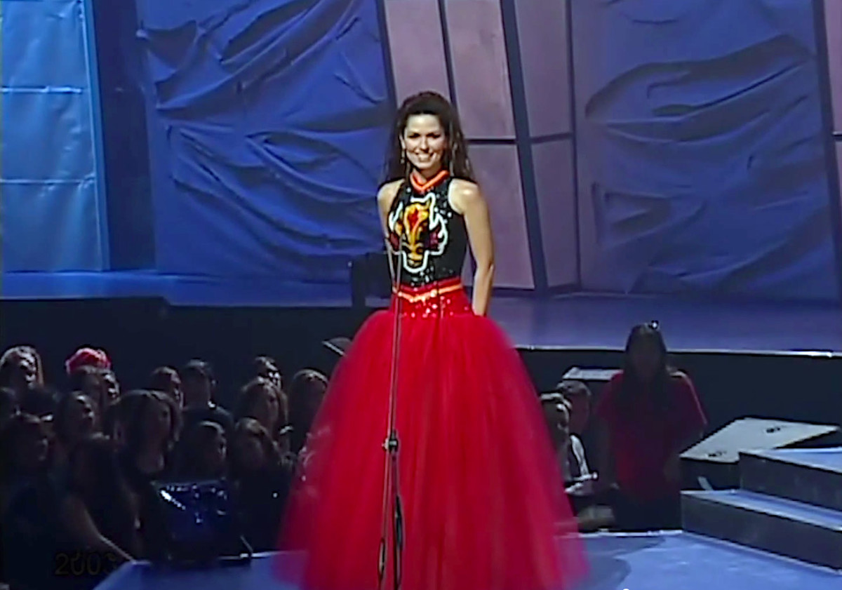 2003-Shania-Twain-Juno-Awards-Calgary-Flames.jpg