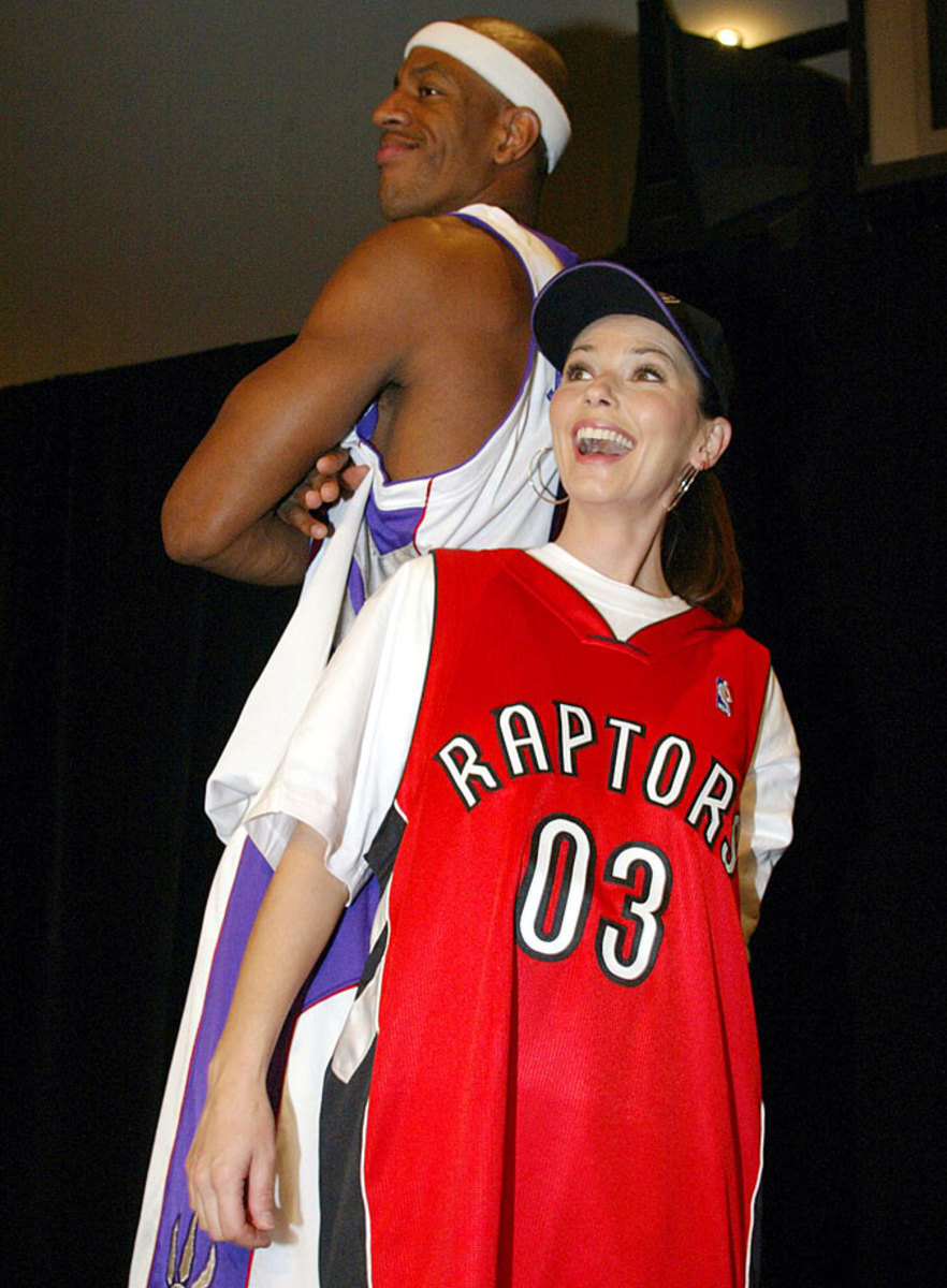 2003-Shania-Twain-Toronto-Raptors-Jerome-Williams.jpg