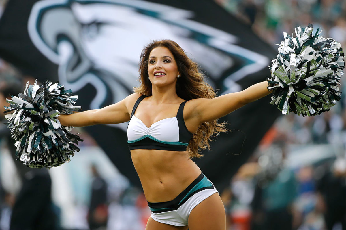 Philadelphia-Eagles-cheerleaders-AP_232692372170.jpg