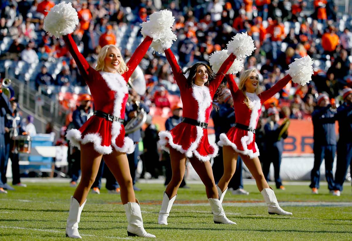 Denver-Broncos-cheerleaders-AP_923935500503.jpg