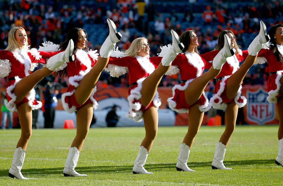 Denver-Broncos-cheerleaders-AP_304053397589.jpg
