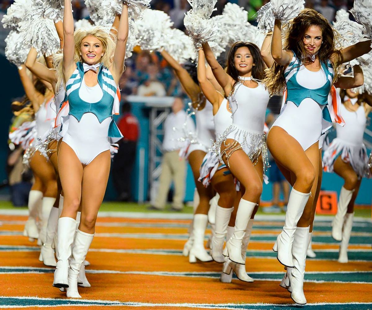 Miami-Dolphins-cheerleaders-796151214001_Giants_at_Dolphins.jpg