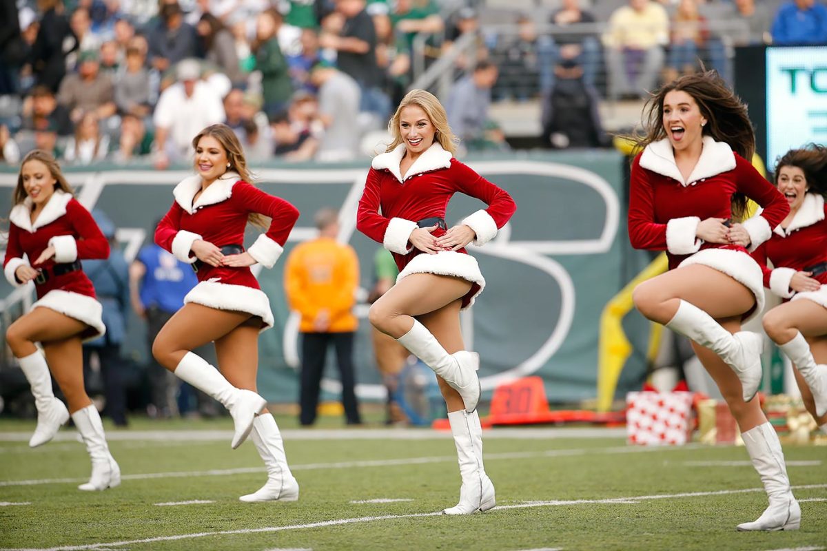 New-York-Jets-Flight-Crew-cheerleaders-AP_39248946238.jpg