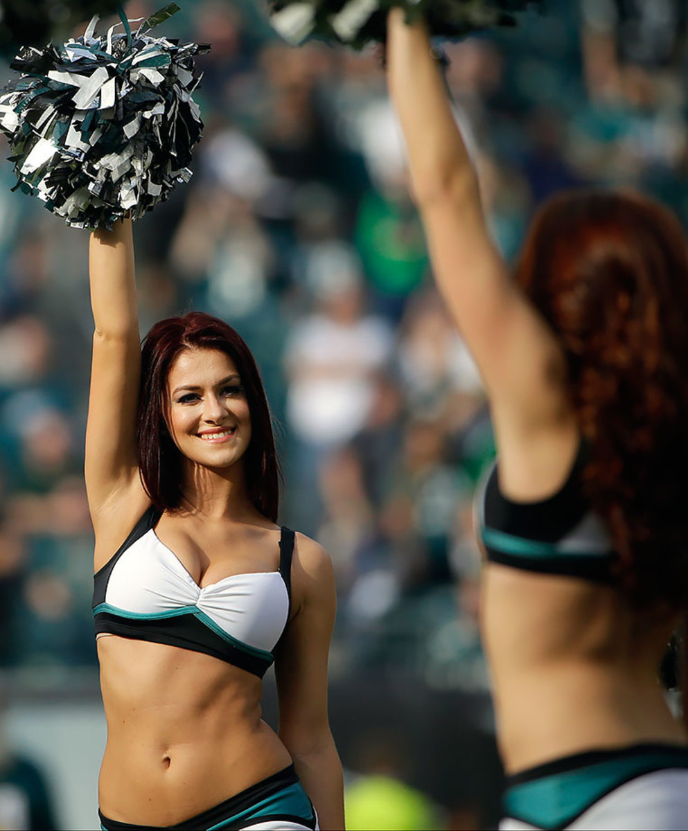 Philadelphia-Eagles-cheerleaders-AP_305365938889.jpg