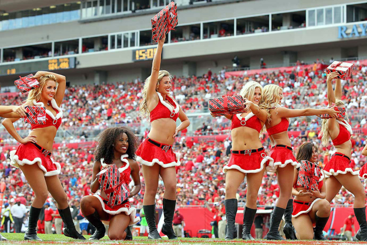 Tampa-Bay-Buccaneers-cheerleaders-Tampa-Bay--cheerleaders-GettyImages-501236256_master.jpg