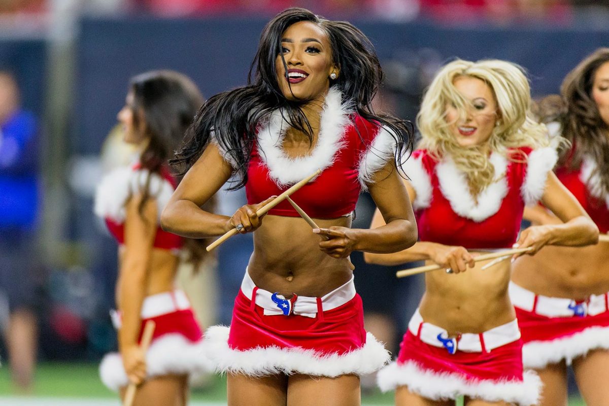 Houston-Texans-cheerleaders-CEM20151231074Patriots-vs-Texans.jpg