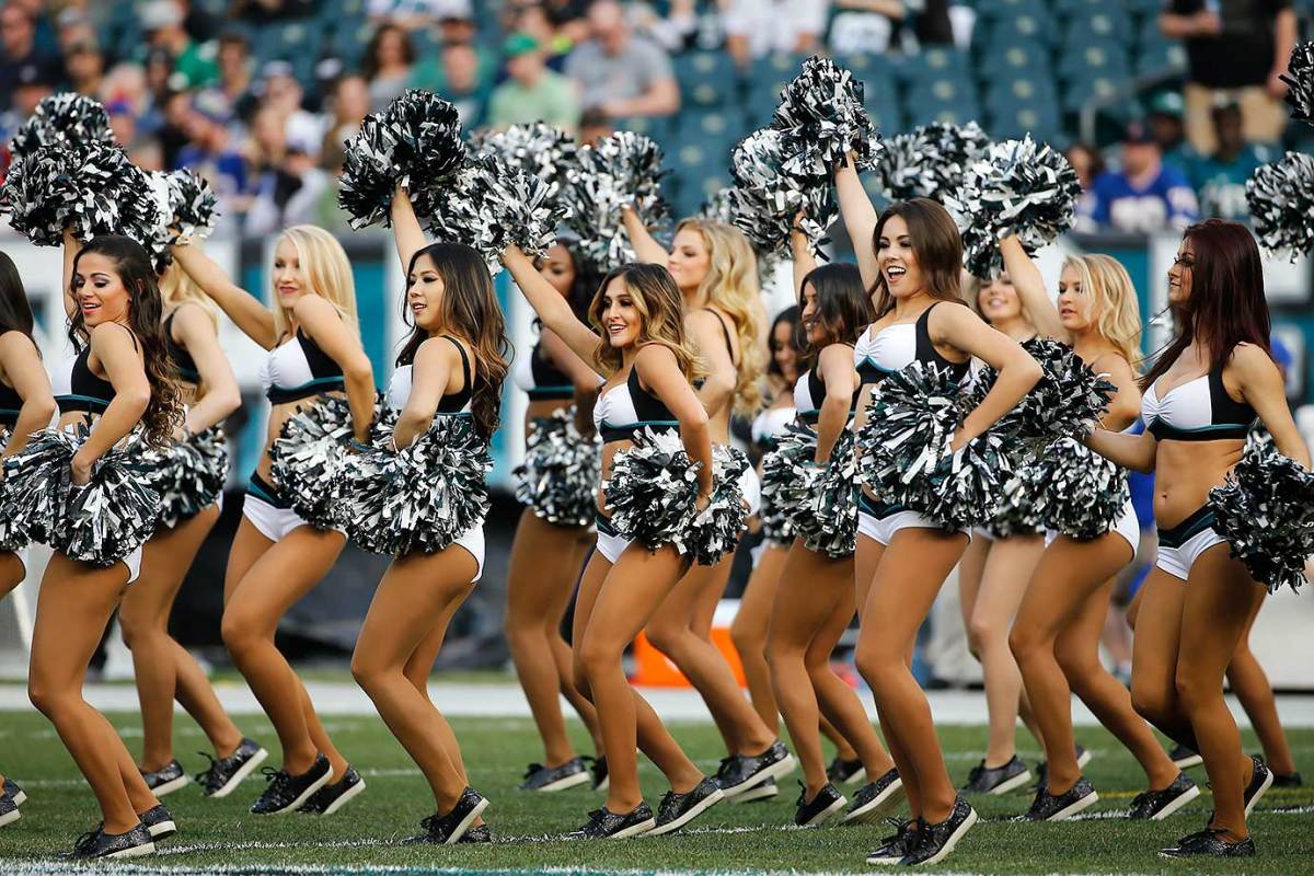Philadelphia-Eagles-cheerleaders-AP_111028078362.jpg