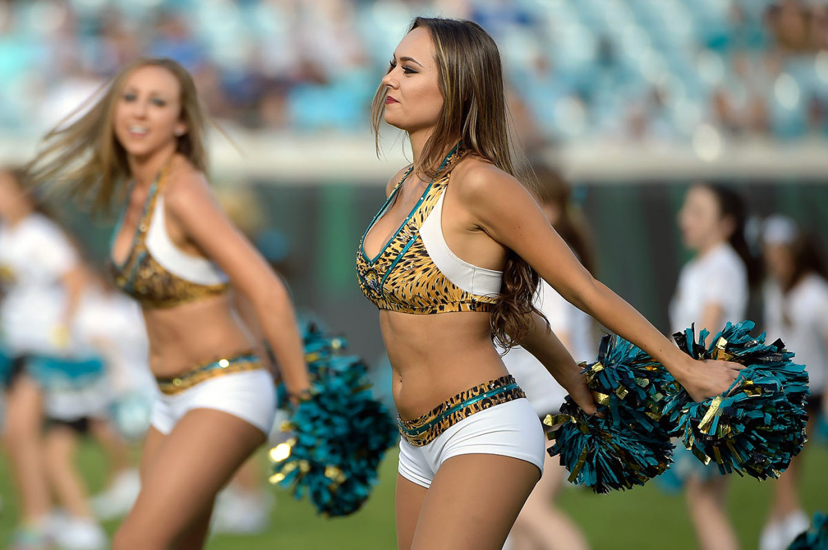 Jacksonville-Jaguars-ROAR-cheerleaders-AP_139339389782.jpg