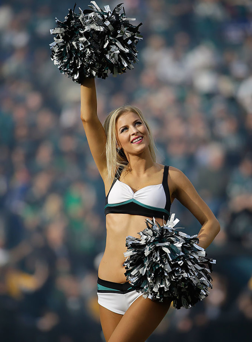 Philadelphia-Eagles-cheerleaders-AP_557390016690.jpg