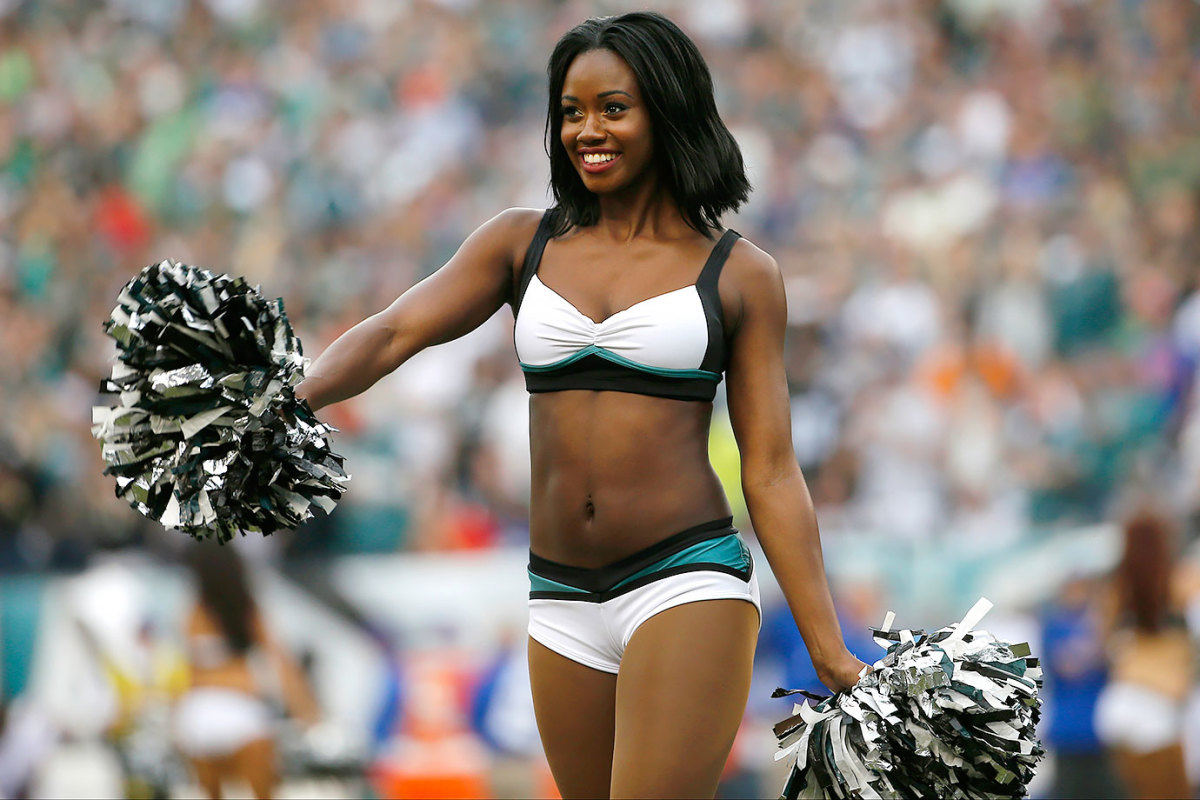 Philadelphia-Eagles-cheerleaders-AP_105587681431.jpg