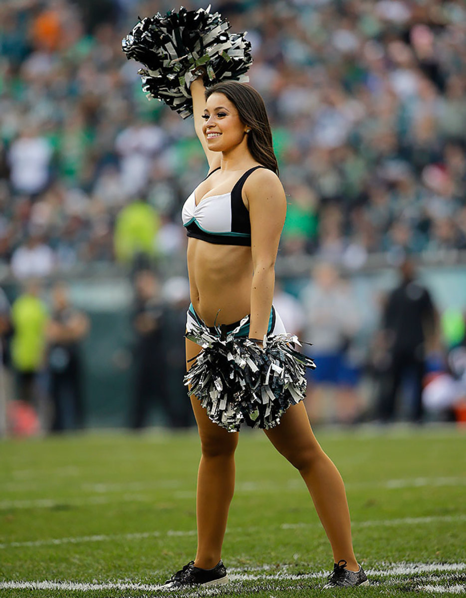Philadelphia-Eagles-cheerleaders-AP_580261847949.jpg