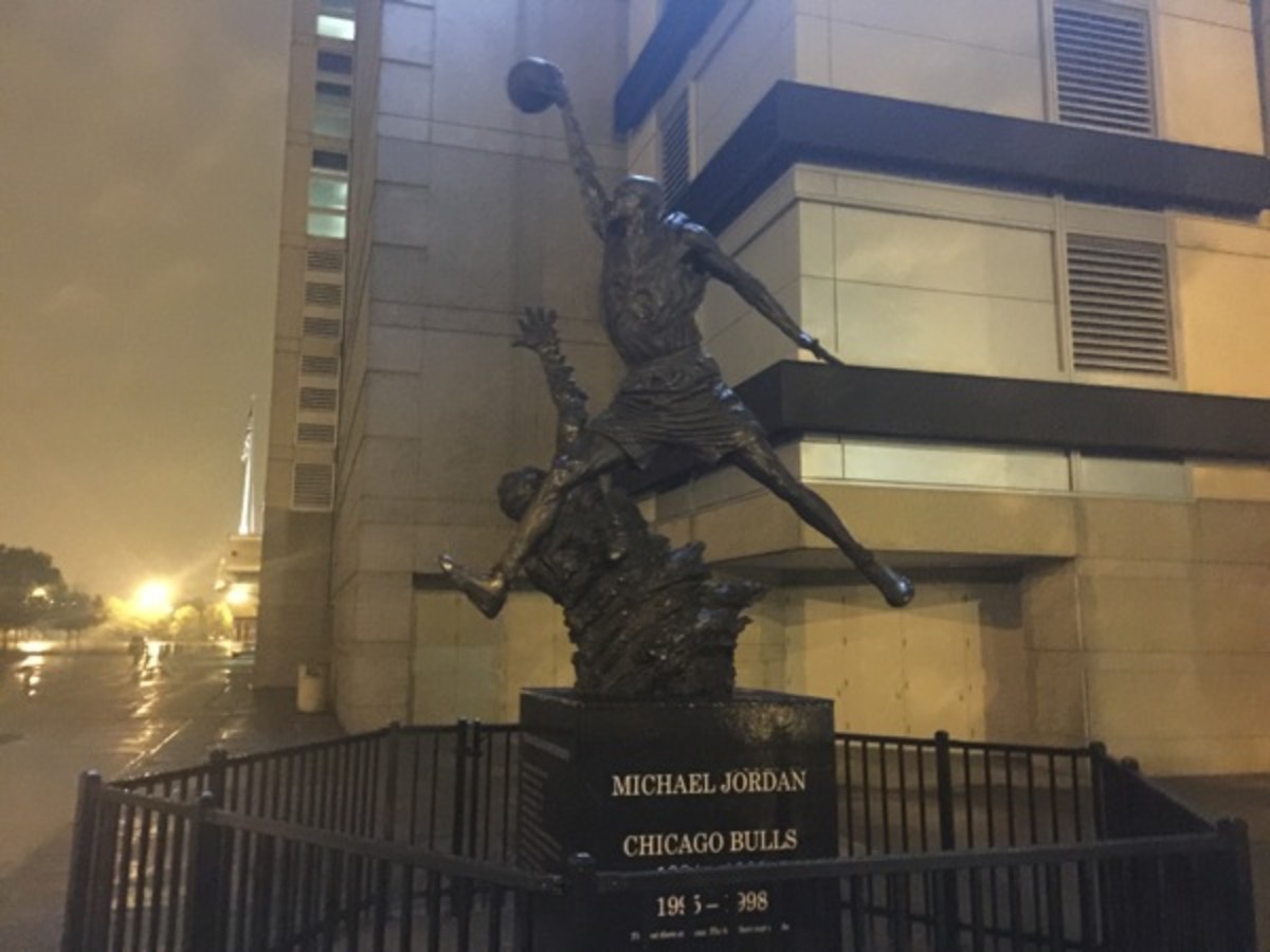 michael-jordan-statue