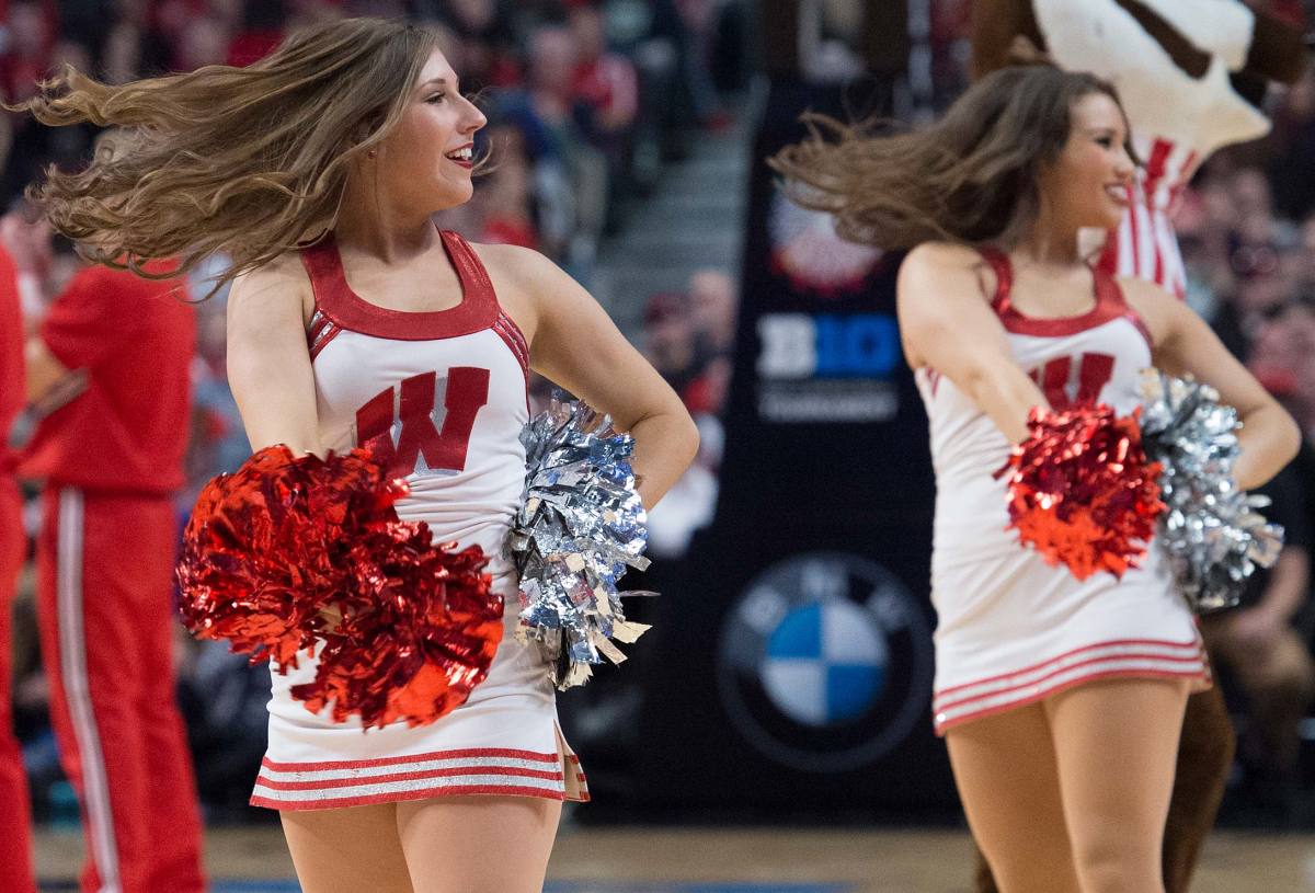 Wisconsin-cheerleaders.jpg