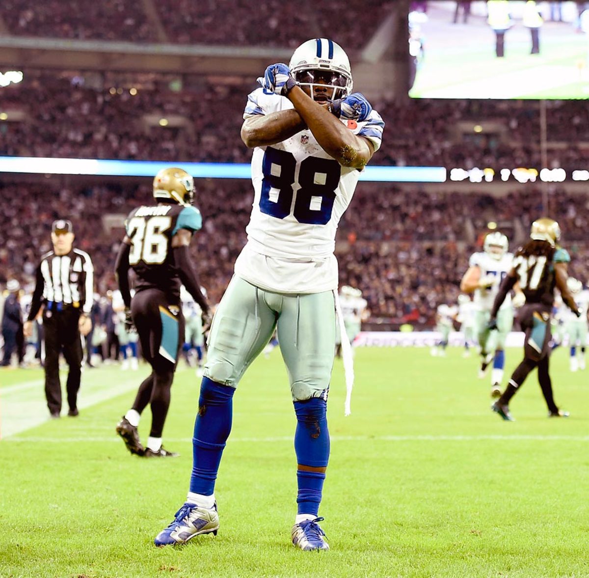 Dallas Cowboys Dez Bryant threatens hold out if no new deal - Sports  Illustrated