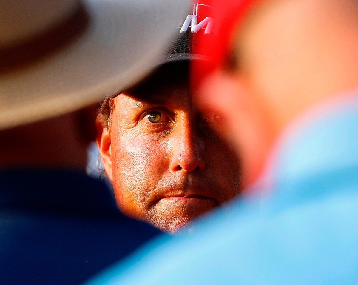 phil-mickelson-X159485_TK4_01049.w.jpg