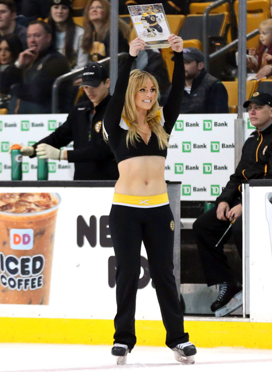 Boston-Bruins-Ice-Girls-482150115102_Rangers_at_Bruins.jpg