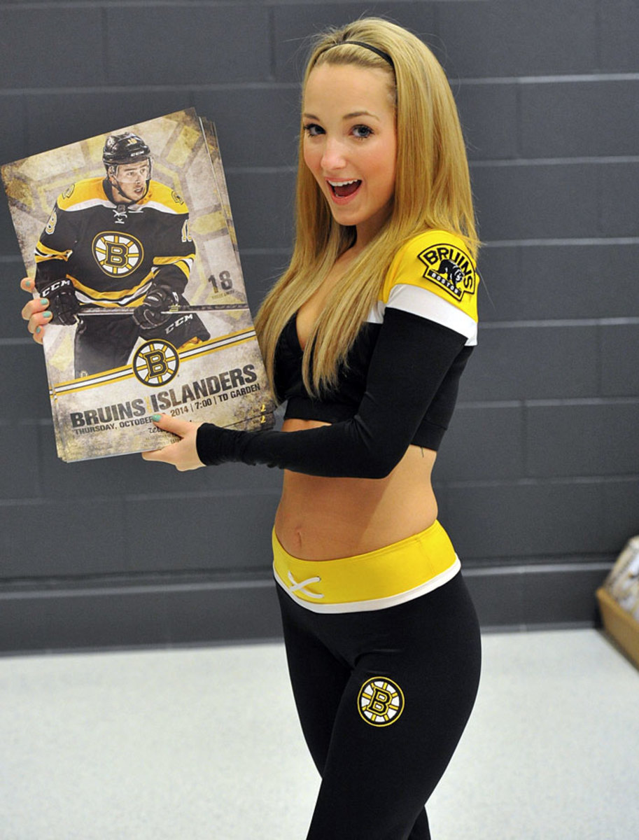 Boston-Bruins-Ice-Girls-147141023038_Islanders_at_Bruins.jpg