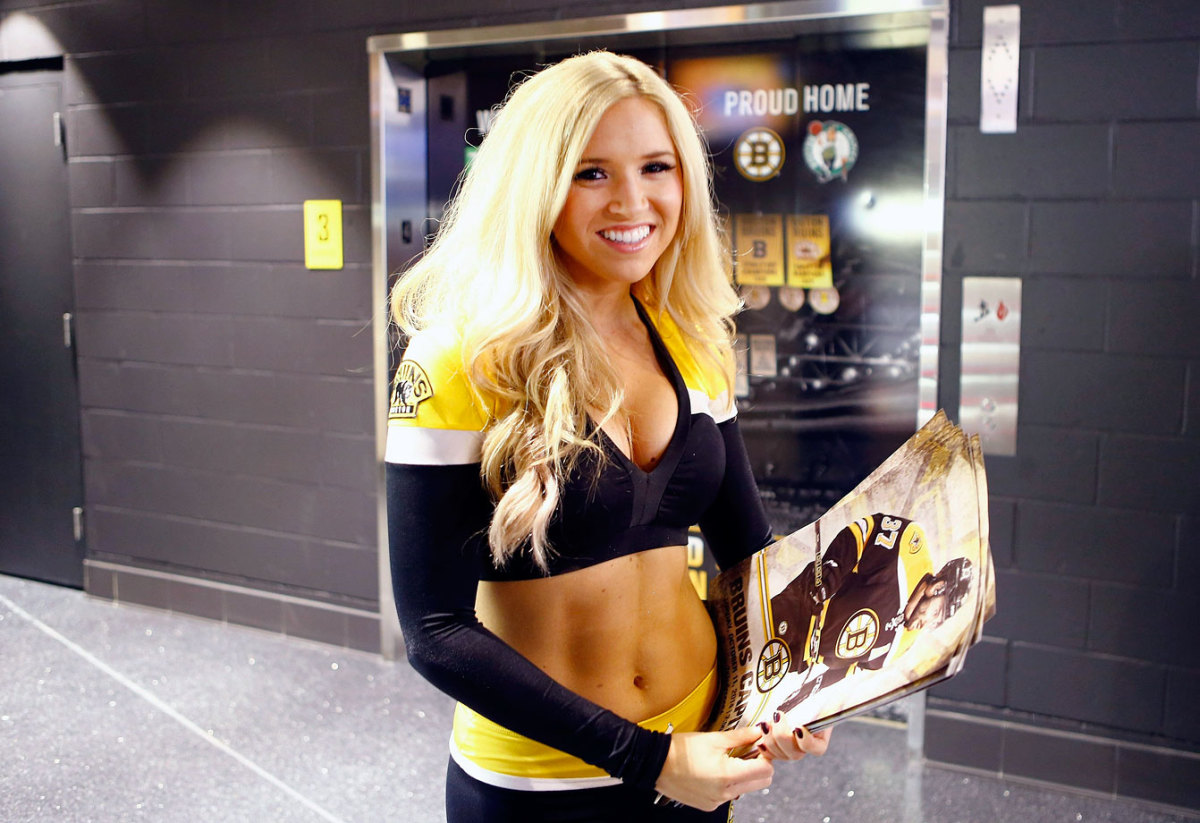 Boston-Bruins-Ice-Girls-482141011041_Capitals_at_Bruins.jpg