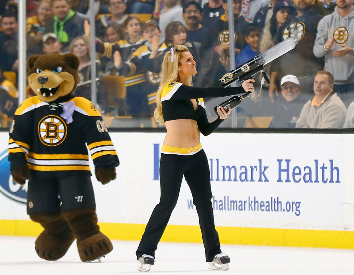 Boston-Bruins-Ice-Girls-482141028139_Wild_at_Bruins.jpg