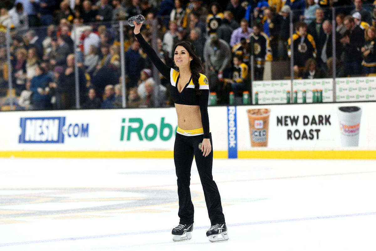 Boston-Bruins-Ice-Girls-482150108129_Devils_at_Bruins.jpg