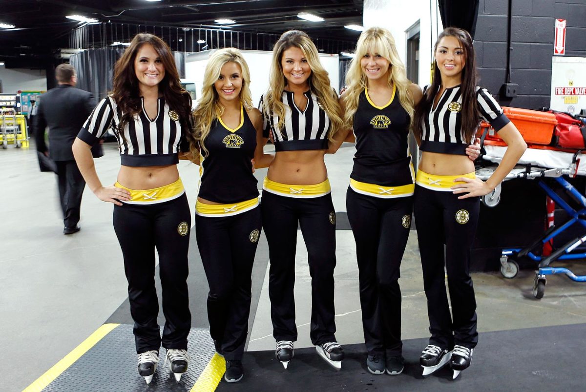 Boston-Bruins-Ice-Girls-482141124144_Penguins_at_Bruins.jpg