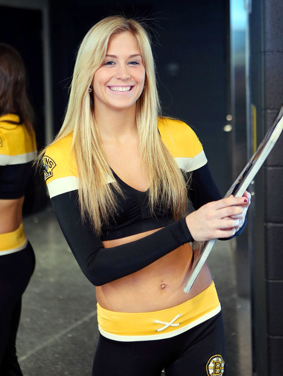 Boston-Bruins-Ice-Girls-482150103031_Senators_at_Bruins.jpg