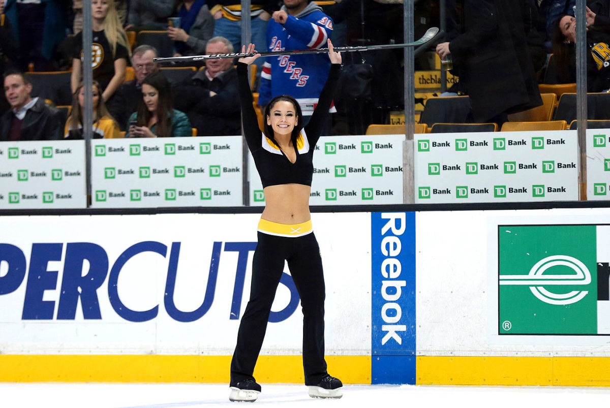 Boston-Bruins-Ice-Girls-482150115103_Rangers_at_Bruins.jpg