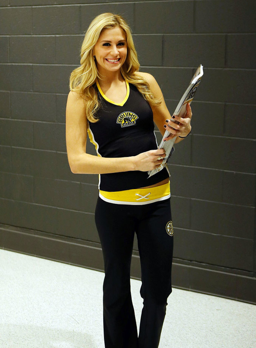 Boston-Bruins-Ice-Girls-482150113039_Lightning_at_Bruins.jpg