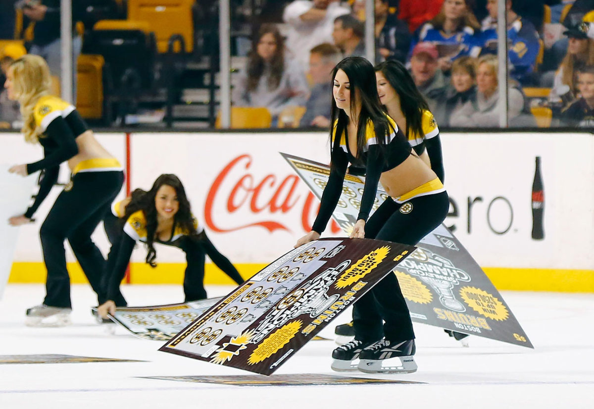 Boston-Bruins-Ice-Girls-482141118117_Blues_at_Bruins.jpg