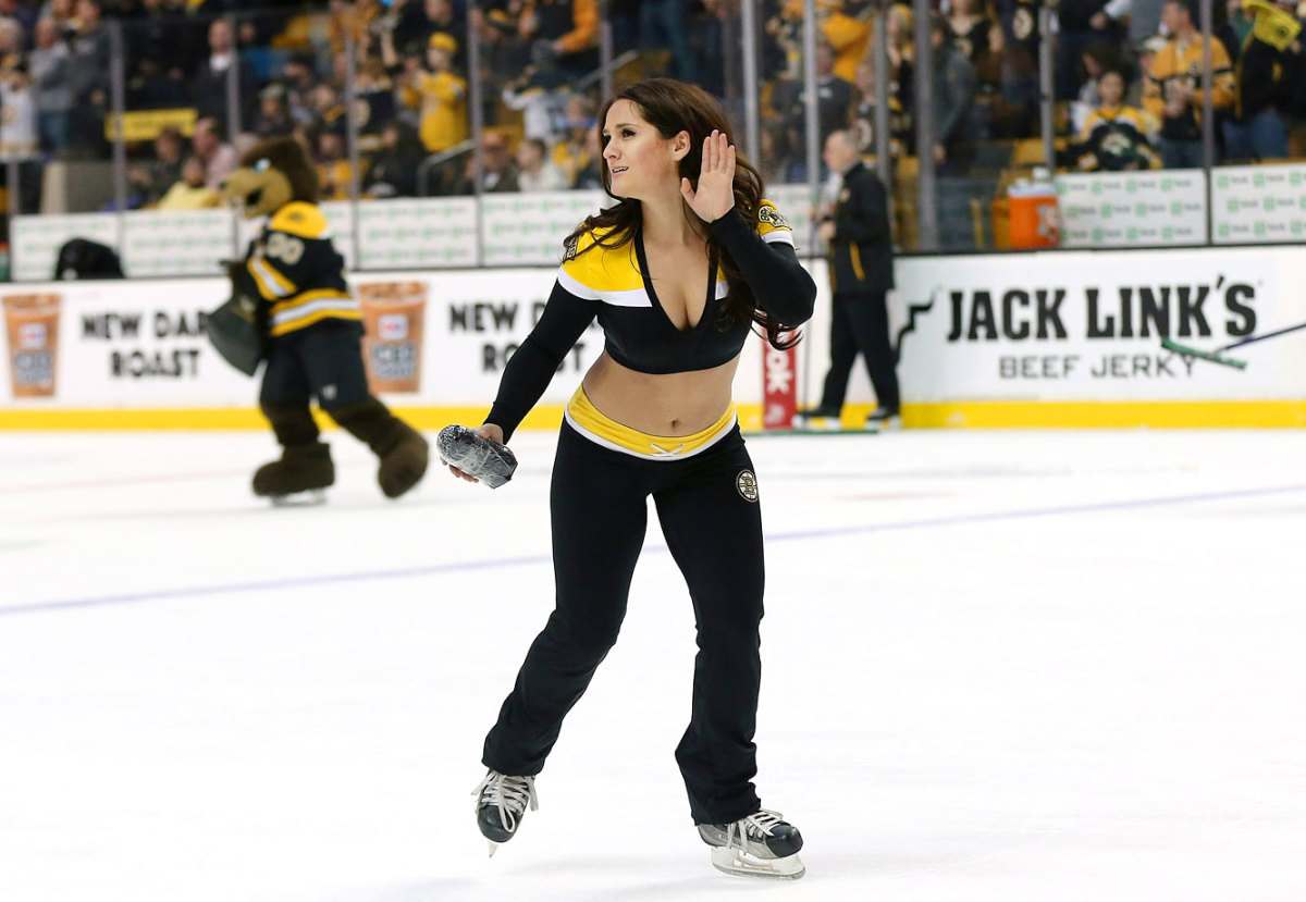 Boston-Bruins-Ice-Girls-482150103080_Senators_at_Bruins.jpg