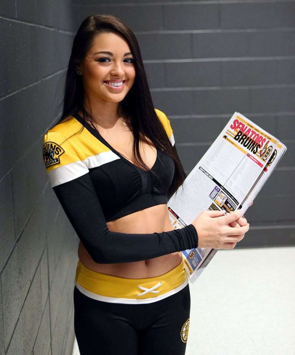 Boston-Bruins-Ice-Girls-482150103032_Senators_at_Bruins.jpg