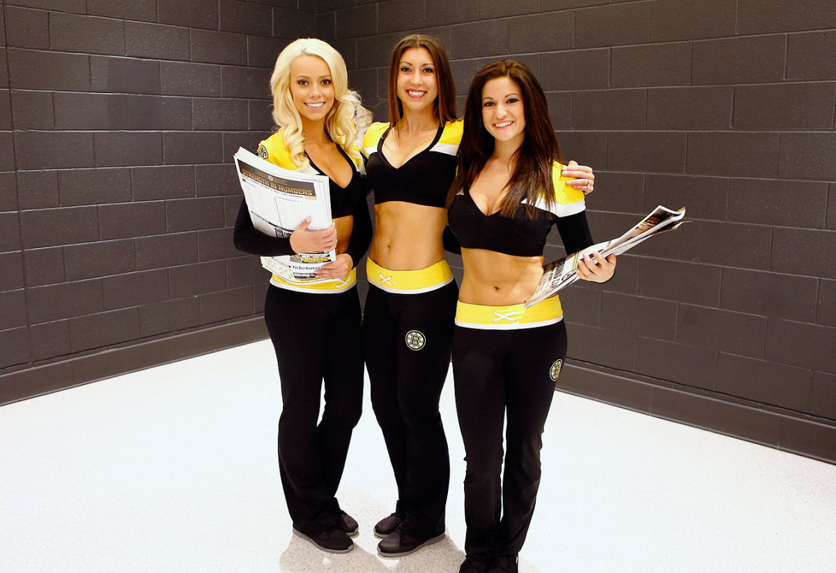 Boston-Bruins-Ice-Girls-482141011044_Capitals_at_Bruins.jpg