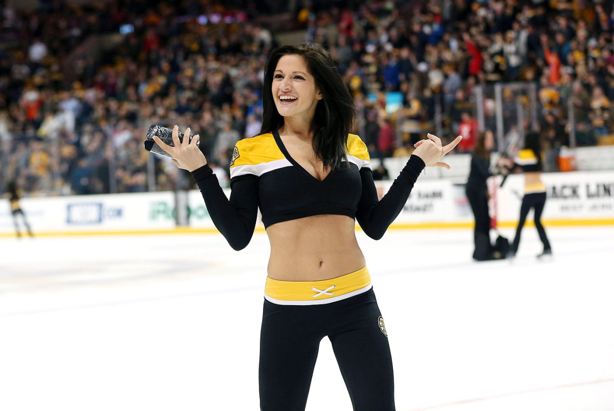 Boston-Bruins-Ice-Girls-482150108122_Devils_at_Bruins.jpg