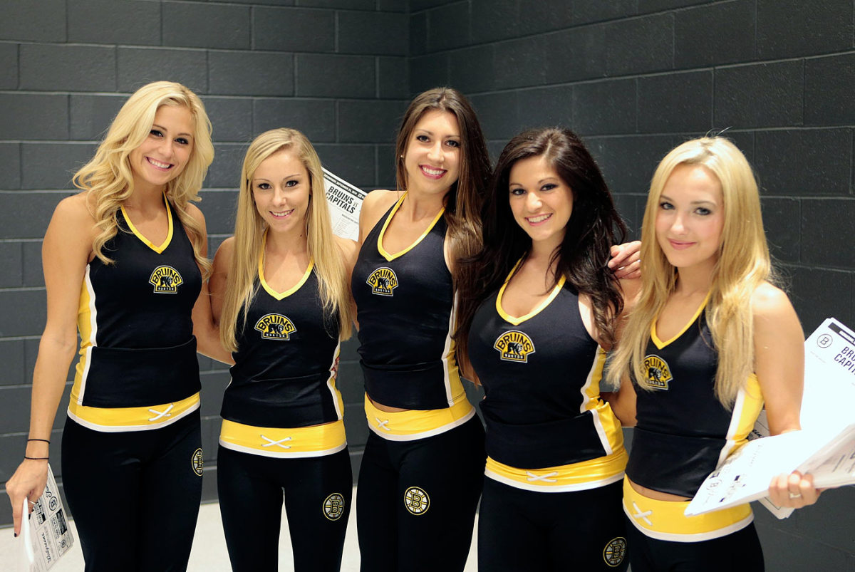 Boston-Bruins-Ice-Girls-482140924035_Capitals_at_Bruins.jpg