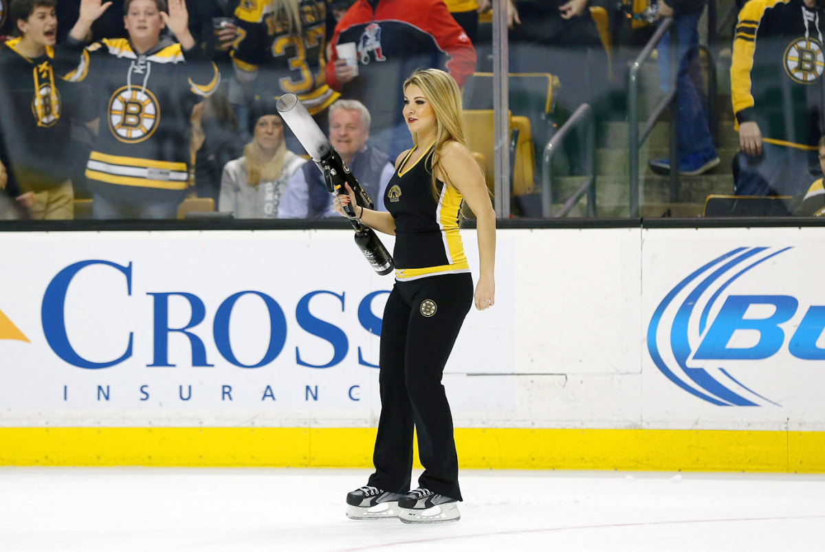 Boston-Bruins-Ice-Girls-482150131124_Kings_at_Bruins.jpg