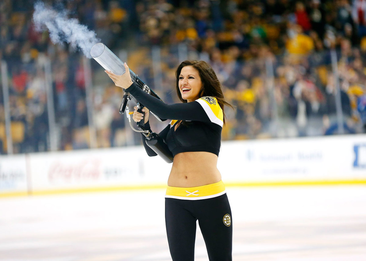 Boston-Bruins-Ice-Girls-482141011028_Capitalsr_at_Bruins.jpg