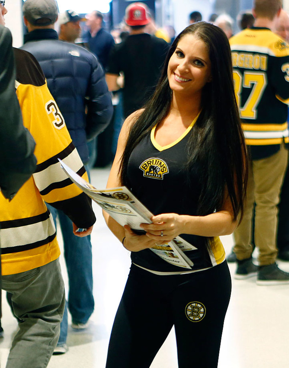 Boston-Bruins-Ice-Girls-482141021044_Sharks_at_Bruins.jpg