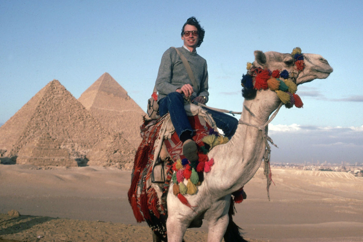 Sidd-Finch-camel-Giza-pyramids-001159937.jpg