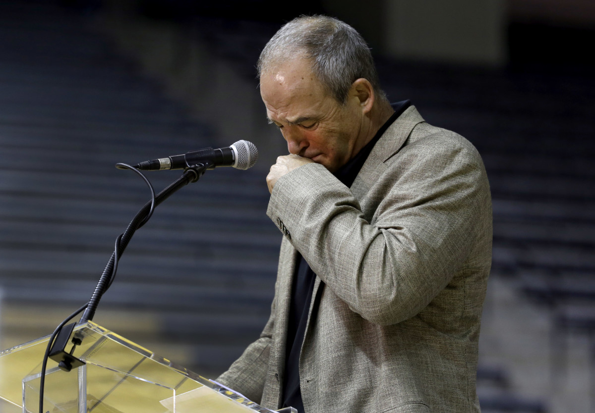 Missouri Coach Gary Pinkel Tearfully Talks About Leaving Sports Illustrated 