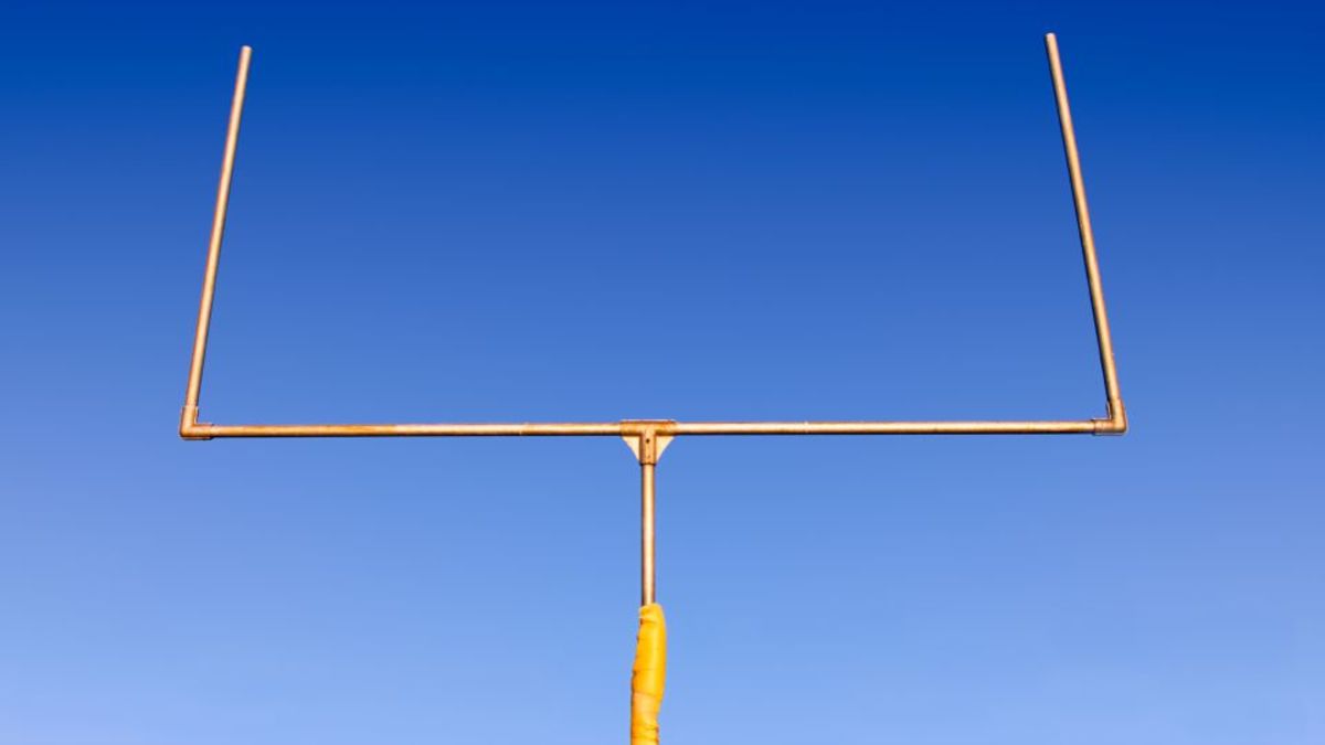 Mustard Minute Extra point good after hitting ref in head Sports