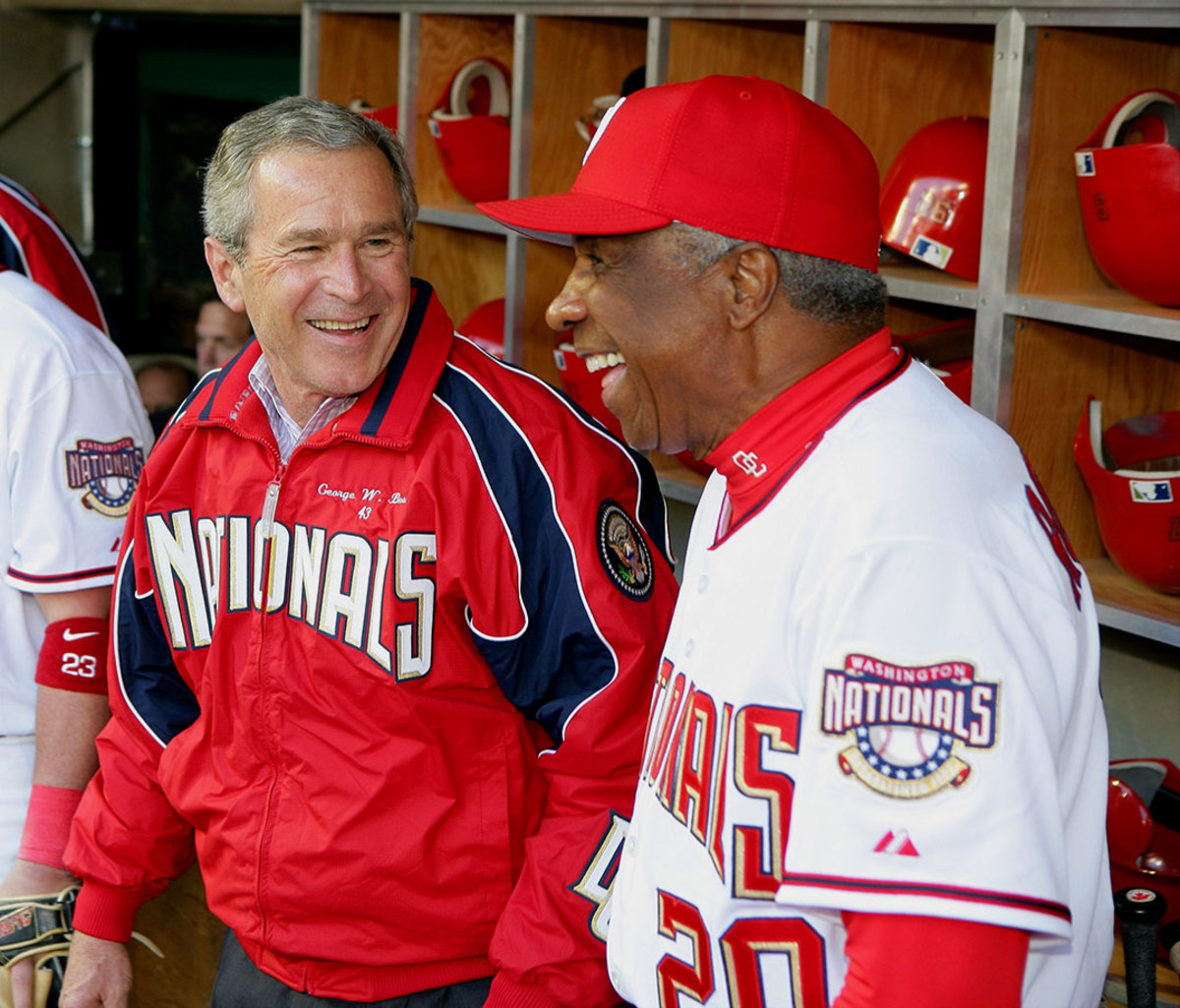 2005-0414-George-W-Bush-Frank-Robinson-014440532.jpg